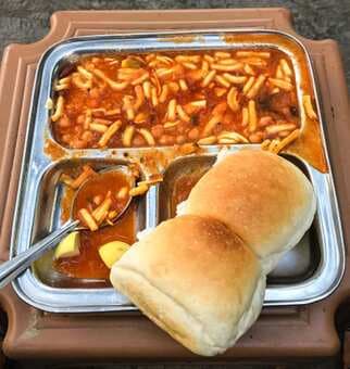 5 Misal Pav Places In Pune Which You Just Can't Miss 