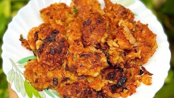 Phool Chingri’r Bora: Try These Crispy Shrimp Fritters At Home