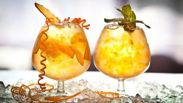 Celebrate Summers With These Tea Infused Cocktails 