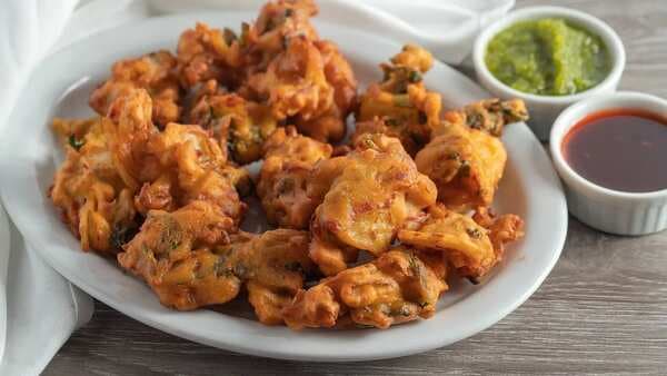 This Gujarati Paunk Na Vada Is Enough To Make Your Winter Evenings Drool-Worthy