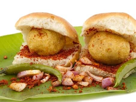 4 Best Places To Have Vada Pav In Delhi