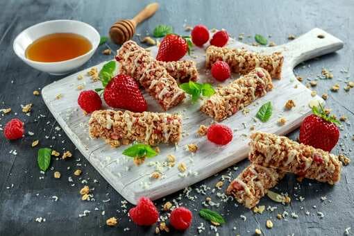 Strawberry Granola Yoghurt Bark: Yummy Breakfast Recipe 