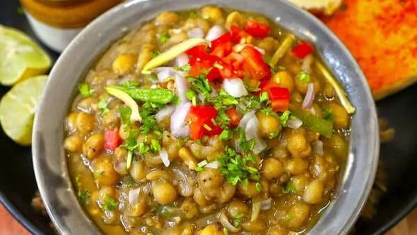 Matar Kulcha : Get Delhi’s Favourite Food Right In Your Kitchen