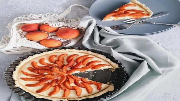 Have You Bought Some Apricots? Let’s Make A Super Tasty Cake Out Of it 