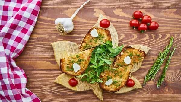 Kitchen Tips: Here’s How You Can Make Fancy Garlic Bread At Home