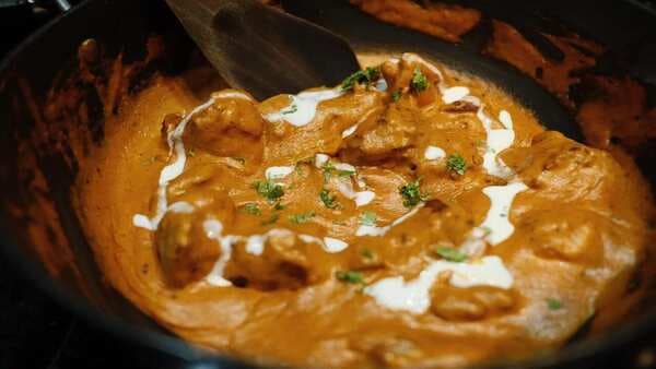 Kitchen Tips: How To Make Restaurant Style Makhani Gravy? 