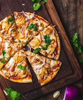 Italian Special: How To Make Paneer Pineapple Pizza At Home? 