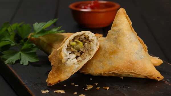 Move Over Aloo Samosa, Try These Crazy Yet Delicious Fusions  