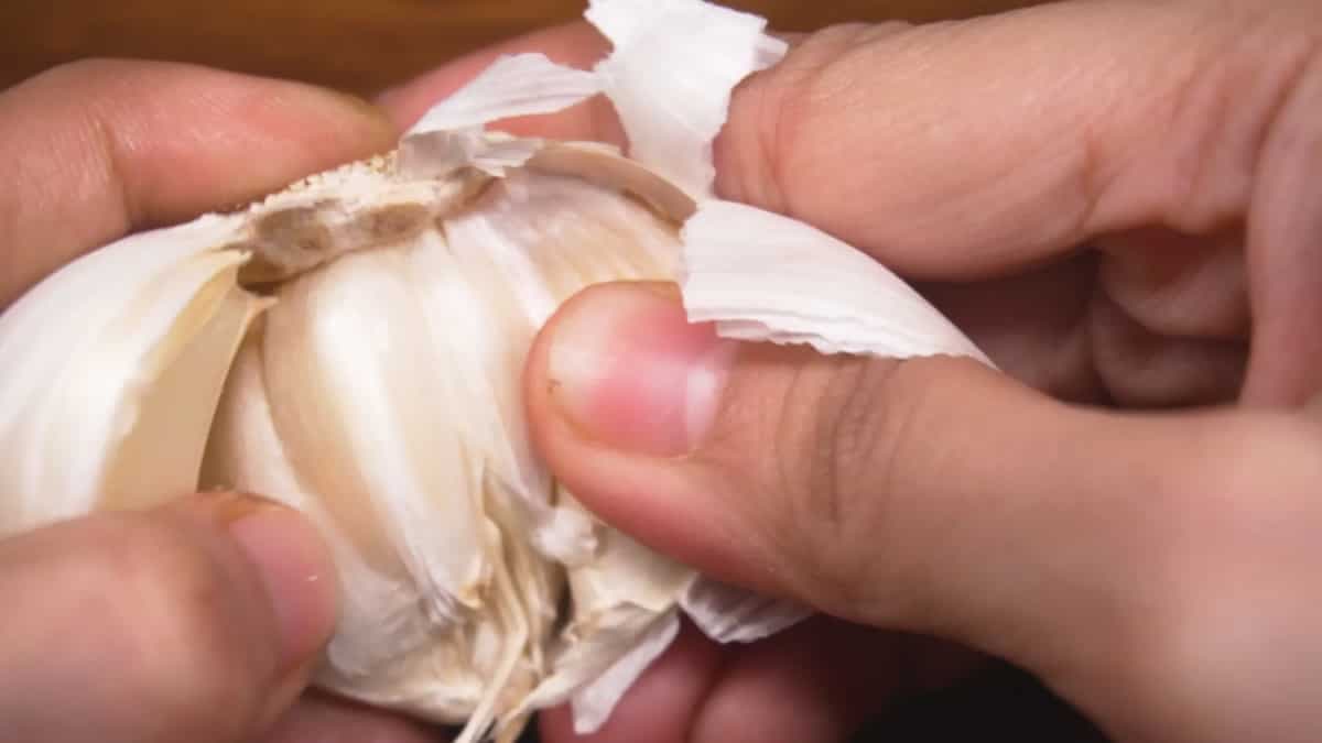 4 Easy Ways To Peel Garlic Cloves