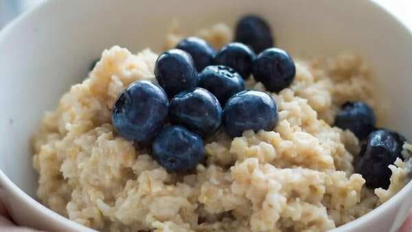 From Eggs To Oatmeal: 6 Breakfast Foods That Help With Weight Loss
