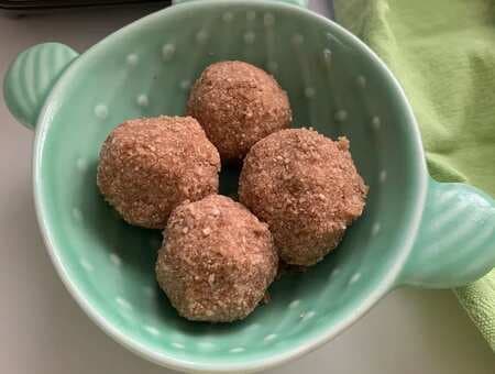 Learn How To Make This Scrumptious Poha Laddoo For Winters Ahead 