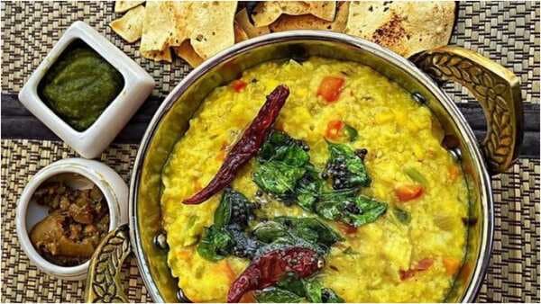 Oats Khichdi: High-Protein Twist To Your Comfort Food