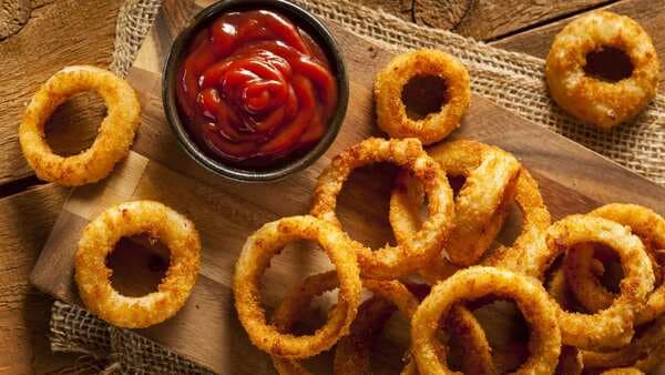 Healthy Snacking: 4 Tips To Make Guilt-Free Onion Rings At Home