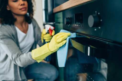 Kitchen Tips: Easy Ways To Clean An Oven