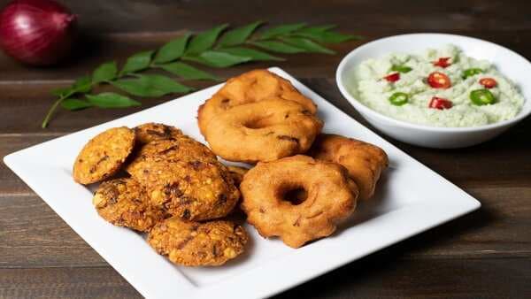 Quick South Indian Recipes: How To Make Instant Medu Vada At Home With Bread? 