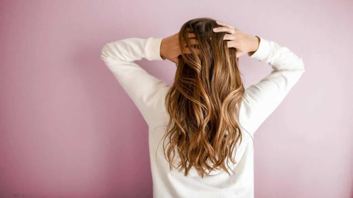 Can’t Stop Itching Your Scalp Due To Dandruff? Make These Homemade Hair Masks To Get Rid Of It