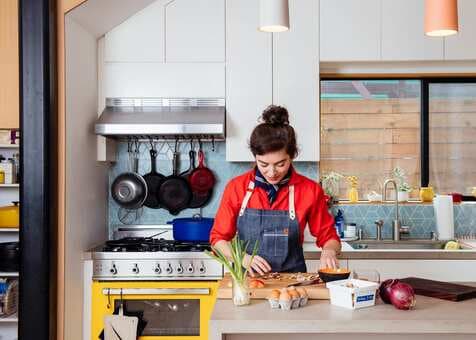 4 Smart Tips To Improve Your Kitchen Management Skills