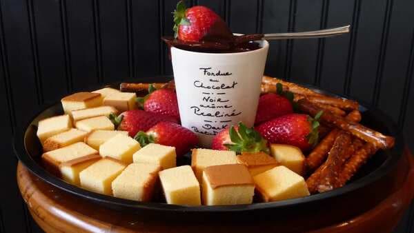 Experiment With Chocolate: How To Make Silky Chocolate Fondue
