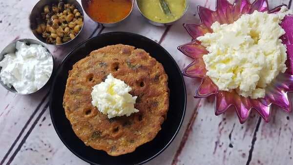Thalipeeth To Alu Wadi: Maharashtrian Snacks You Must Try
