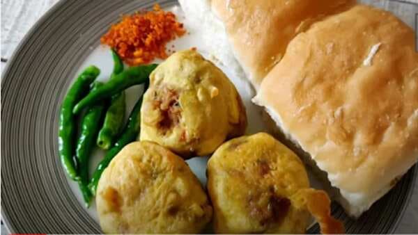 Chicken Vada Pav: India’s Favourite Marathi Snack