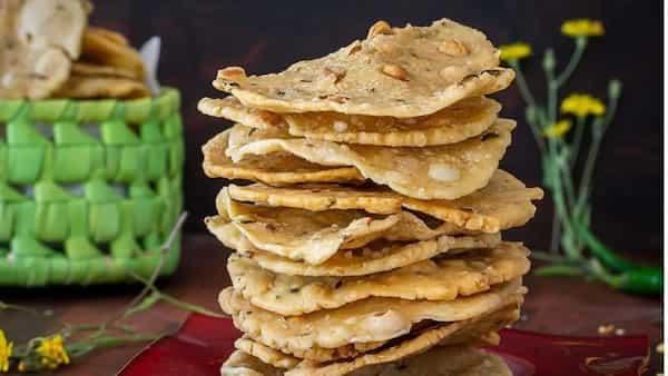 3 Simple Tips And Tricks To Make Crispy Thattai At Home 