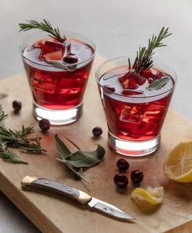 Vibrant Cranberry Cocktails For Summer Evenings
