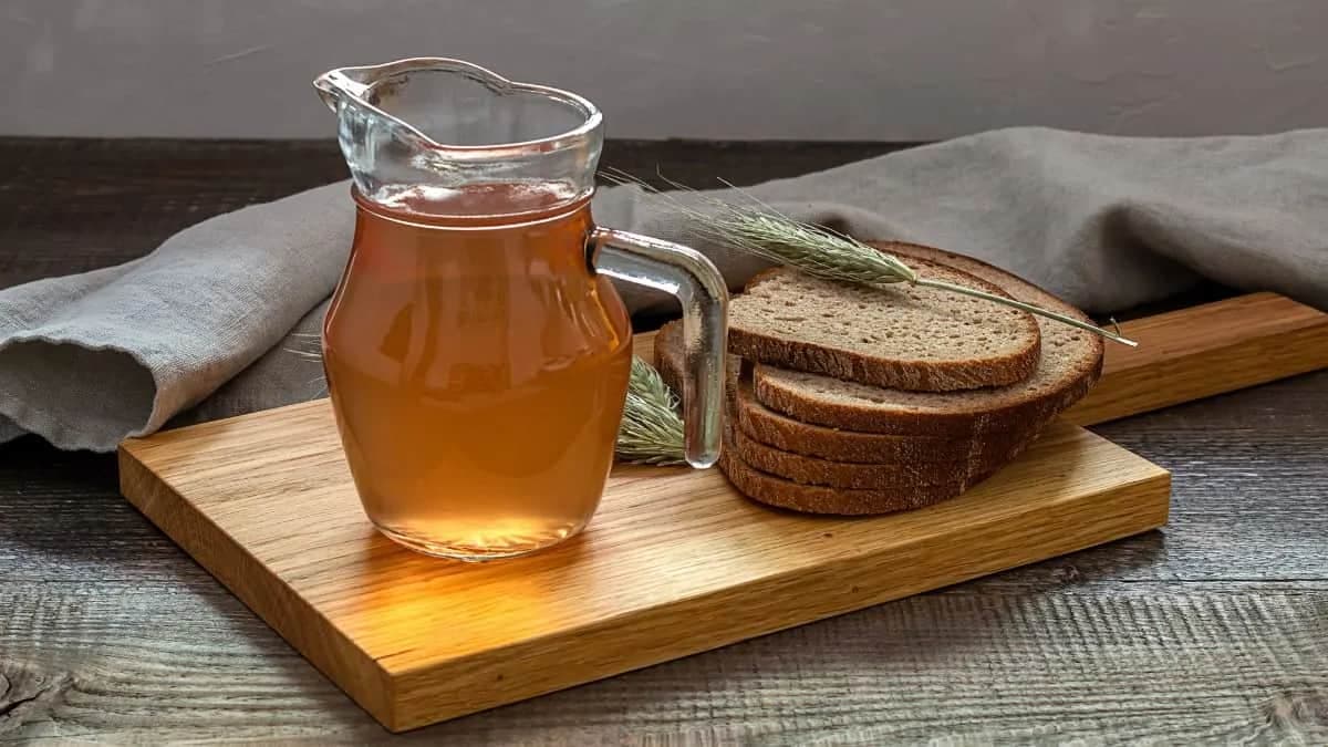 Turn Your Stale Bread Into A Drink With This Kvas Recipe