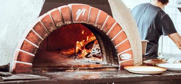 Brick Oven Pizza Vs. Standard Pizza: What's The Difference?