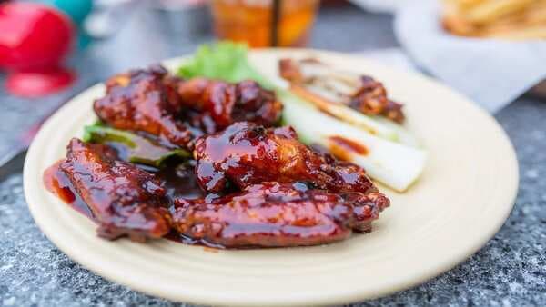 Mango Chilli Wings: Chicken Wings Served With Mango Sauce