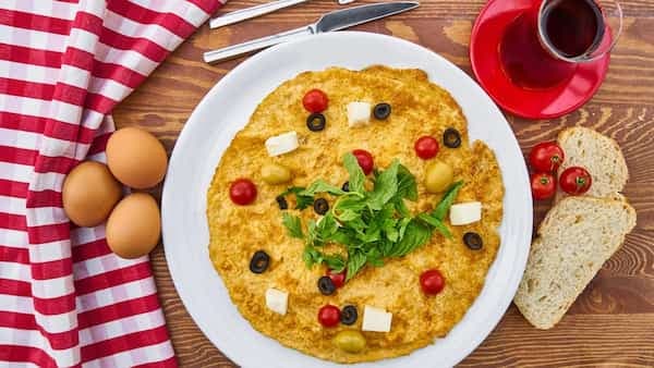 How To Make French-Style Fluffy Omelettes For Breakfast At Home