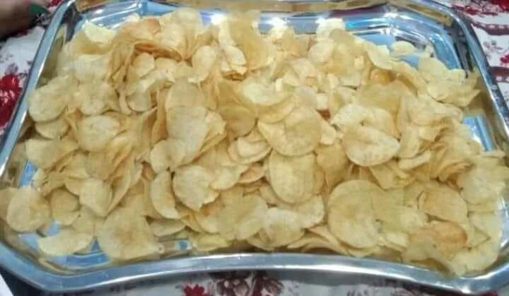 Home made aloo chips