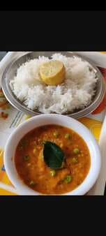 Carrot peas curry