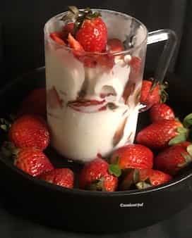 Strawberry with vanilla icecream