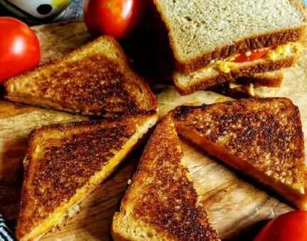 Cheese and Tomato Grilled Sandwich