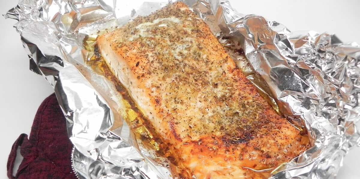Salmon With Garlic-Butter Sauce