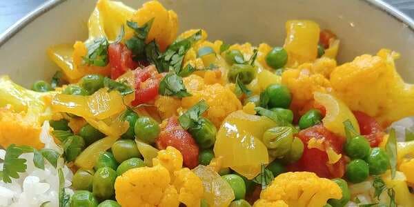 Vegetarian Indian Cauliflower And Pea Curry