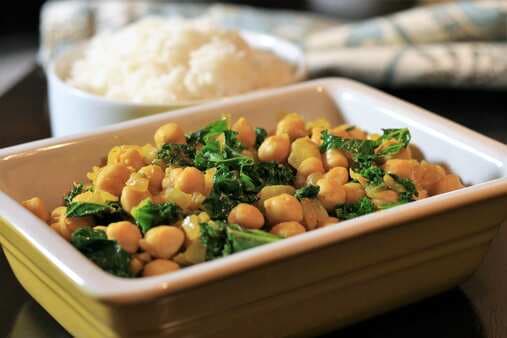 Indian Kale With Chickpeas