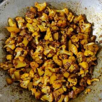 Cauliflower And Potato Stir-Fry-East Indian