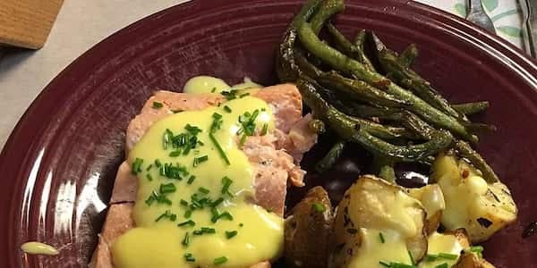 Poached Salmon With Hollandaise Sauce