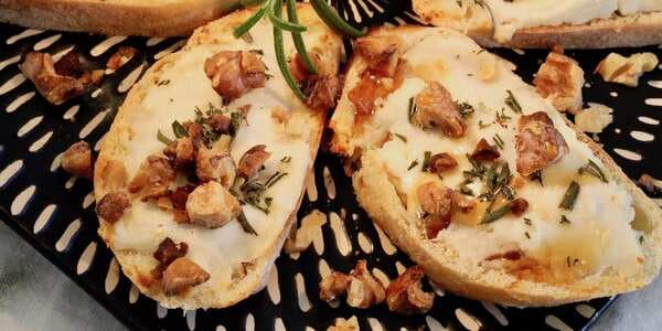 Rosemary And Goat Cheese Crostini With Walnuts And Honey