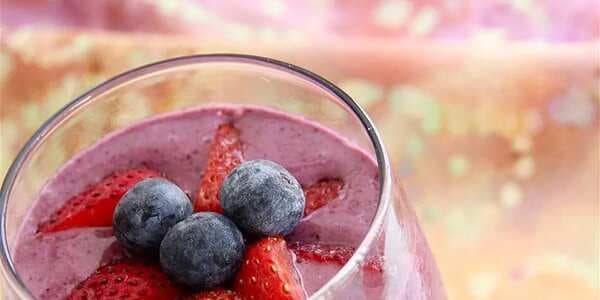 Strawberry And Blueberry Oatmeal Health Shake