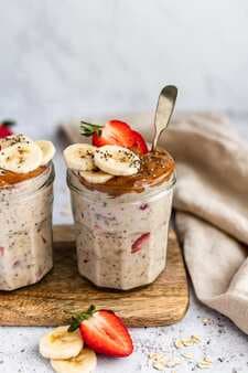 Almond Butter, Strawberry & Banana Overnight Oats With Chia