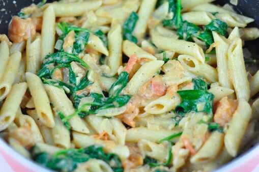 Creamy Spinach Pasta With Tomato And Goat Cheese