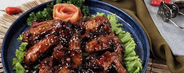 Chicken Wings With Spicy Sauce
