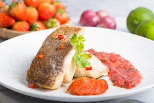Baked Fish With Spicy Strawberry Chutney