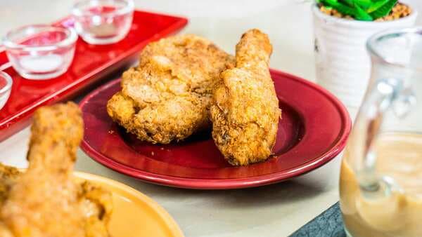 Jollibee Inspired Crispy Fried Chicken With Gravy