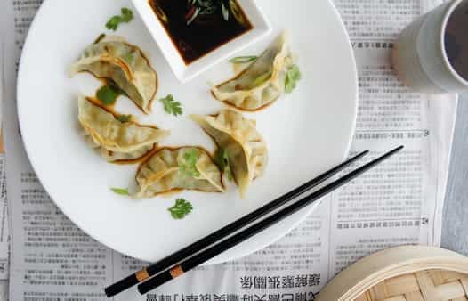 Steamed Dumplings With Prawn And Snow Peas