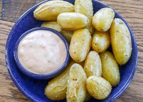 Roasted Fingerling Potatoes With Chipotle Garlic Sauce