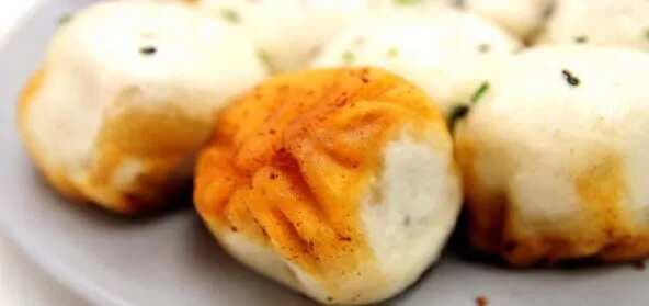 Aaviri Kudumu (Steamed Urad Dal Dumplings)