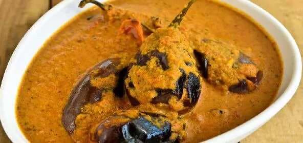 Brinjal Curry With Roasted Peanuts